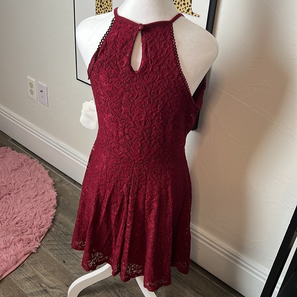 Burgundy Lace Dress - Picture 4 of 4